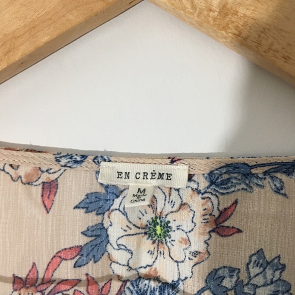 Sold🚫 En Creme Wrap around crop top - Picture 3 of 3